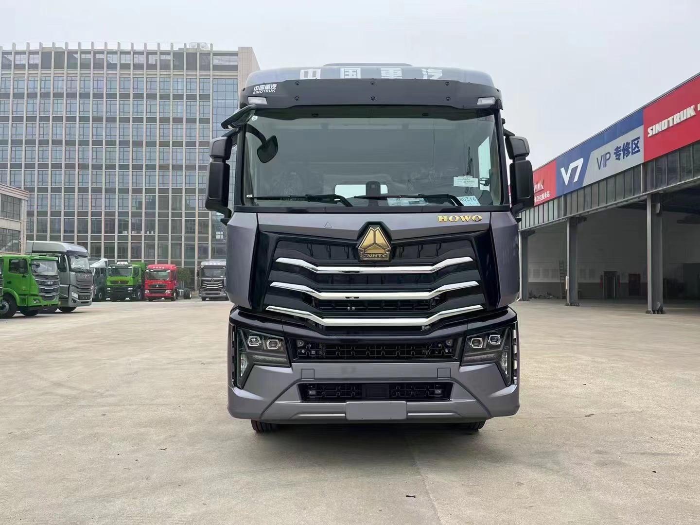 Double Row Howo Sinotruk Tractor Truck 6x4 610hp 10 Wheels Second Hand