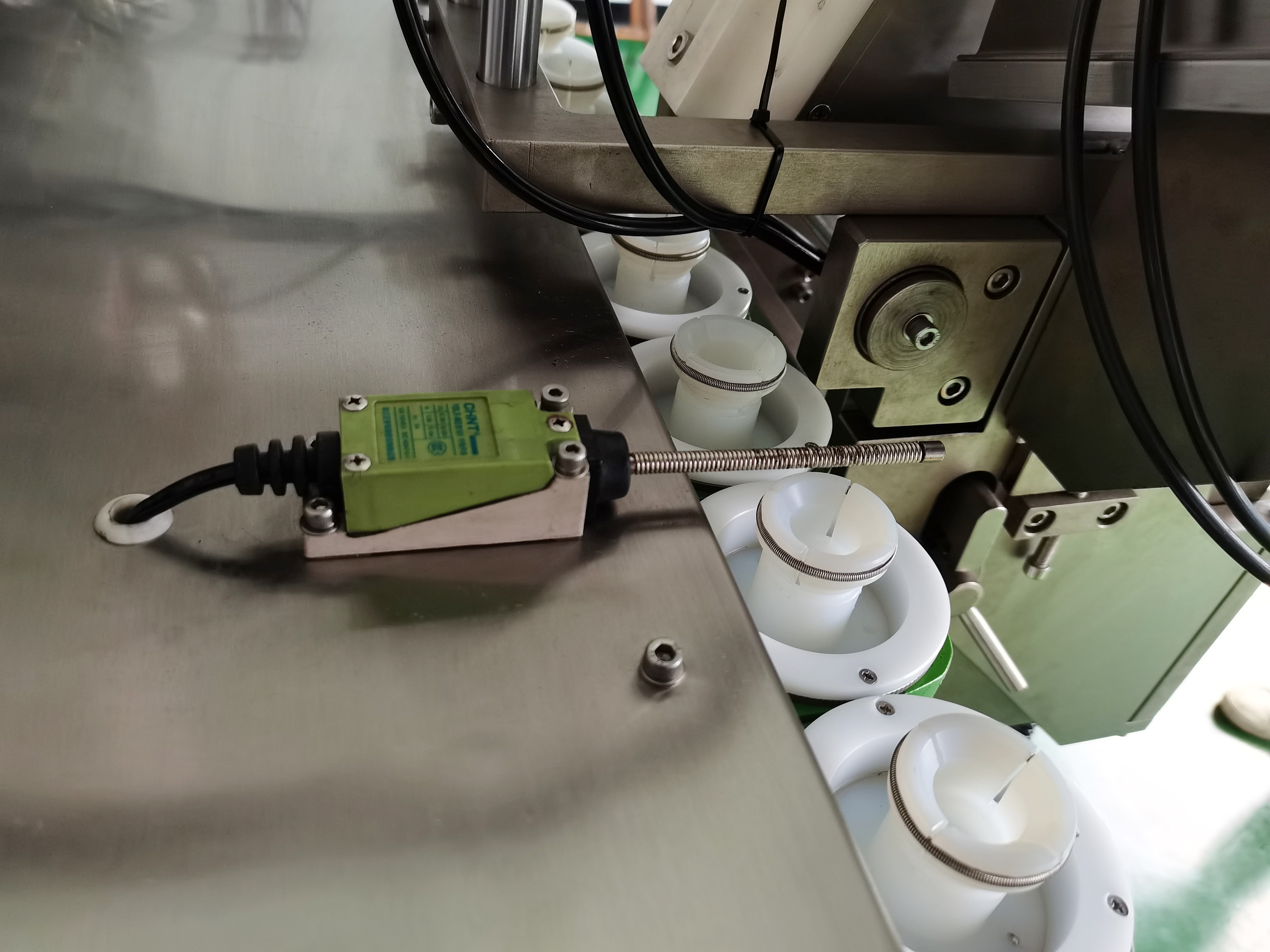 Cosmetic Cream Toothpaste Plastic Tube Filler Packaging Filling And Sealing Machine