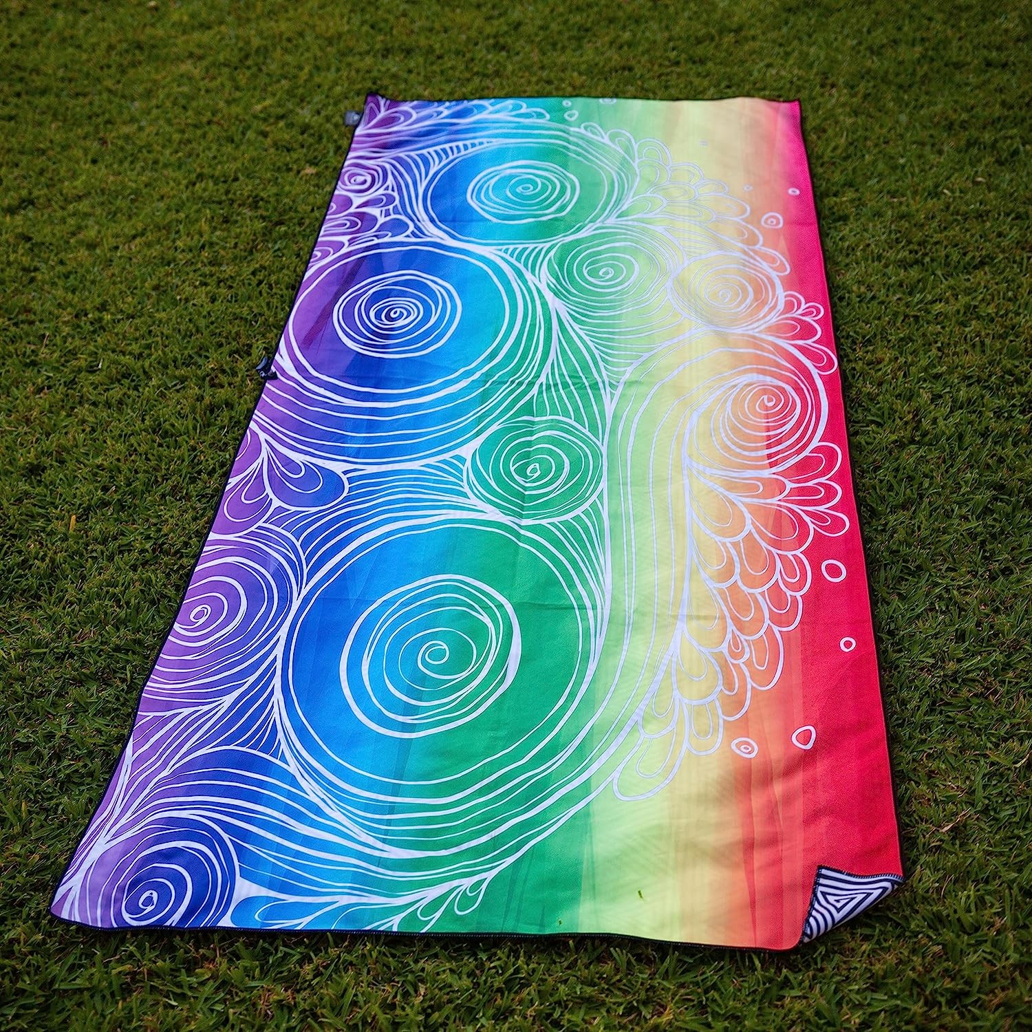 Hotel Quality Sand Proof Embroidered Beach Towels With Zipper Pocket