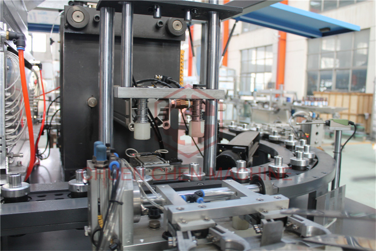 Energy Saving Servo Motor Beverage Bottle Blowing System , Aluminum Mould Blowing Machine