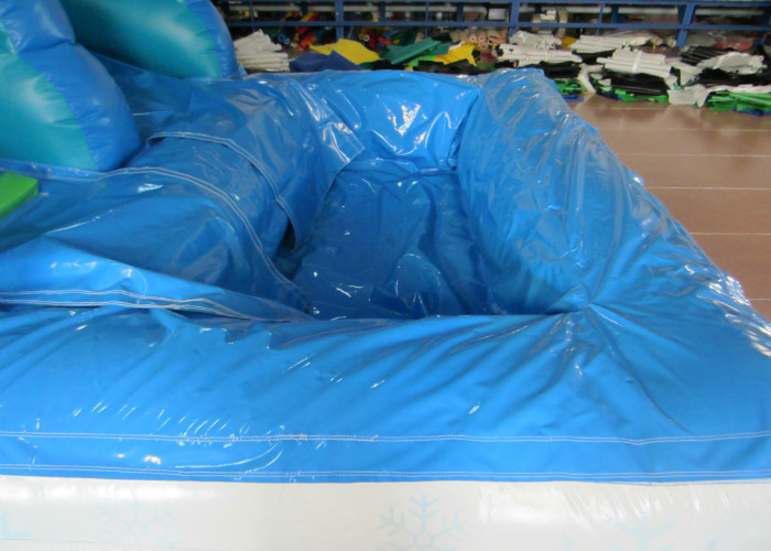 Small inflatable mini castle water slide The frozen castle inflatable tiny water slide for children under 8 years