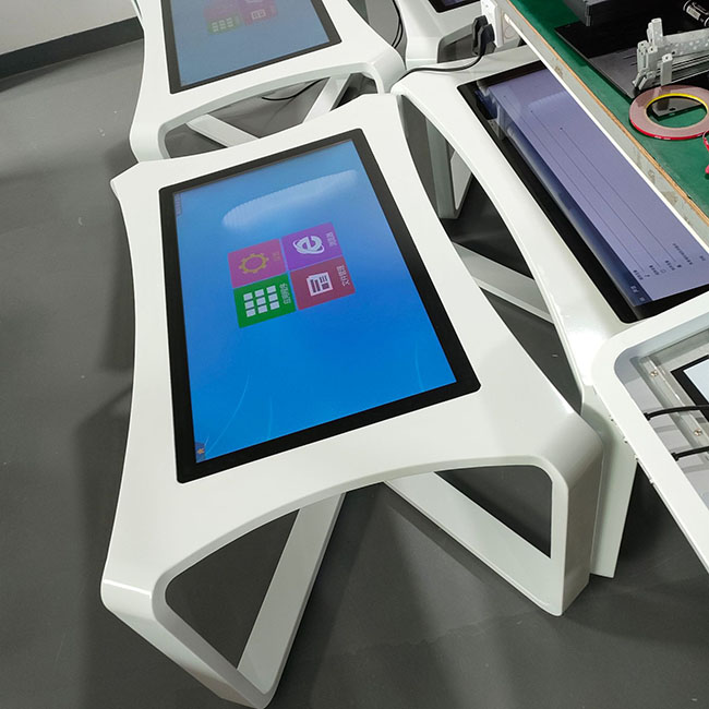 55 '' Digital Touch Screen Table LCD Table With Customized Color Bar LCD Design