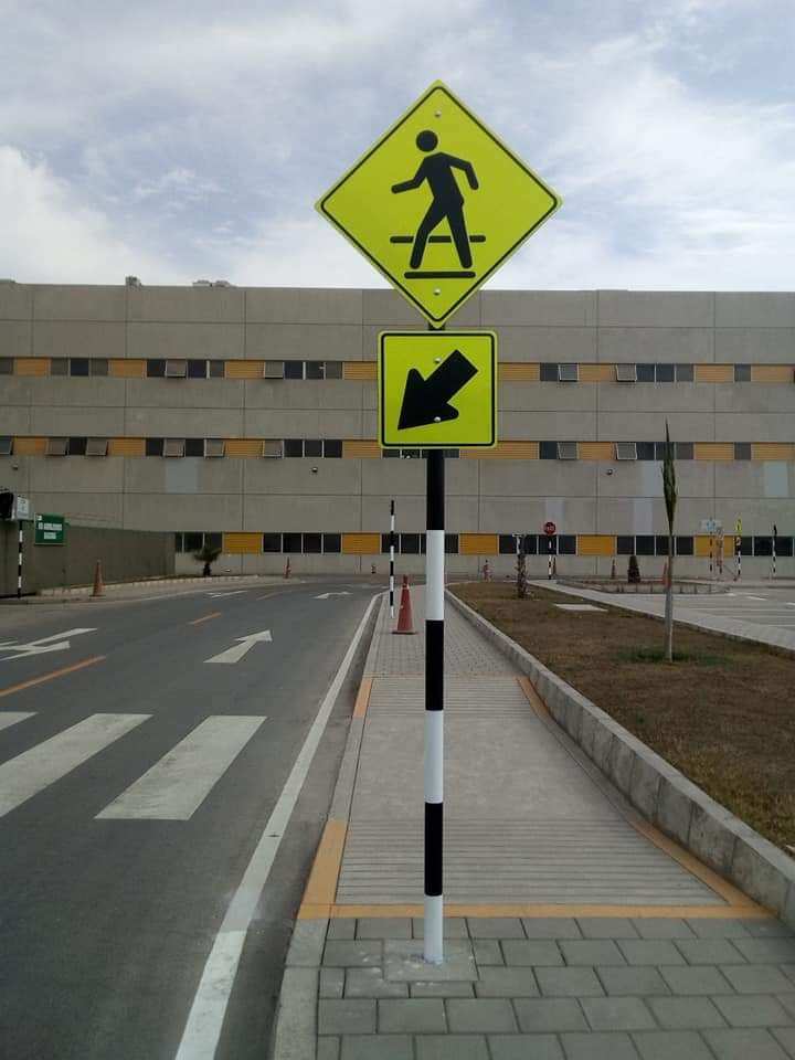 High Visibility Customized Size Road Traffic Warning Sign Board for Road Safety in Aluminium