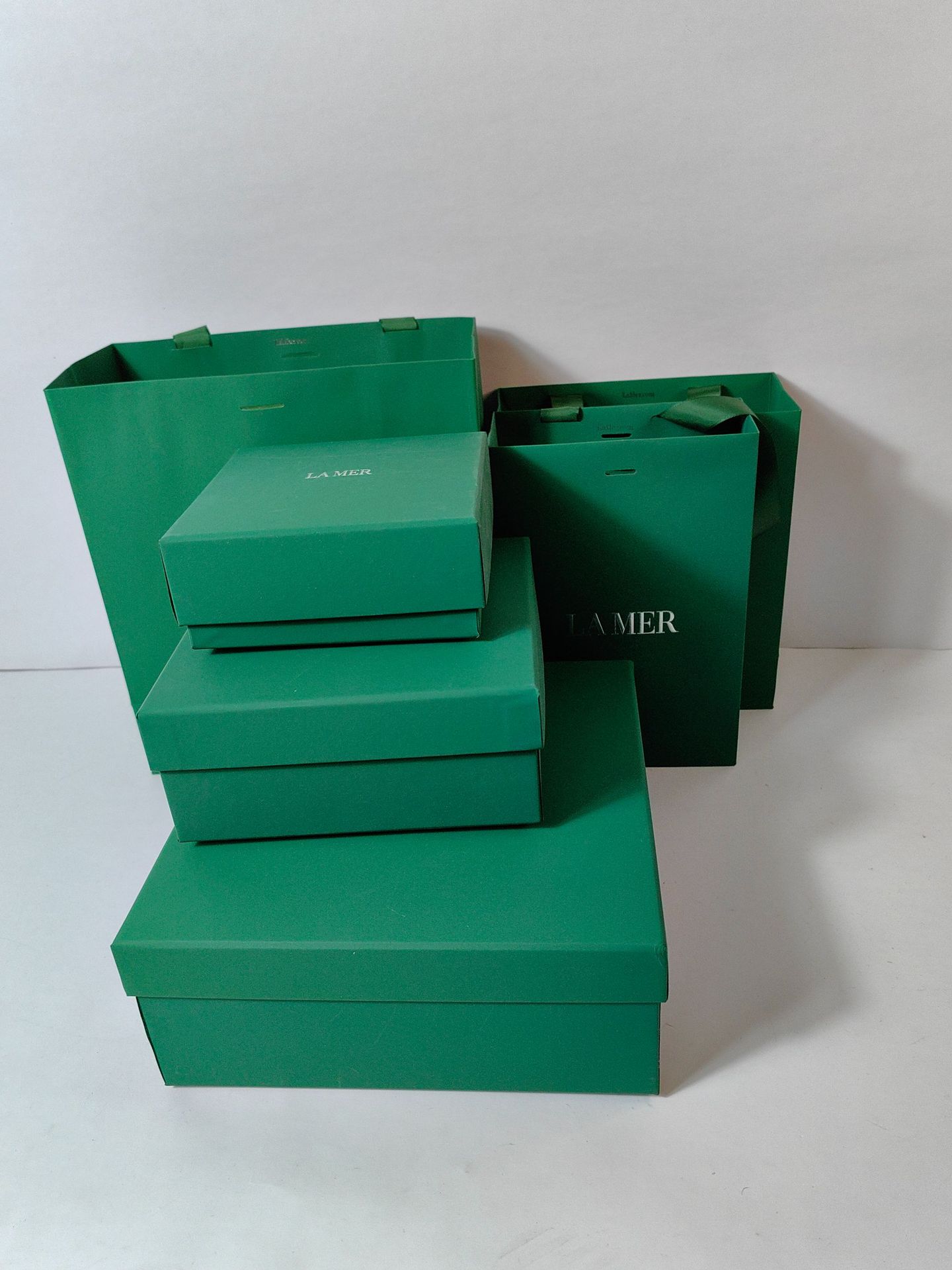 Custom Logo Bracelet Box for Earrings Rings Pendants Bangles Bracelets and Necklaces