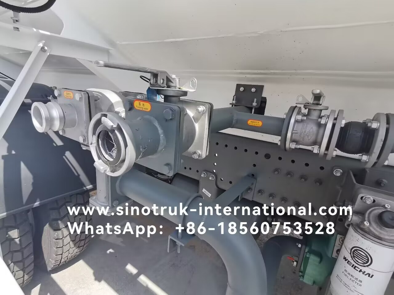 HOWO SINOTRUK Water Tank Truck 300HP With High Pressure Flush Function