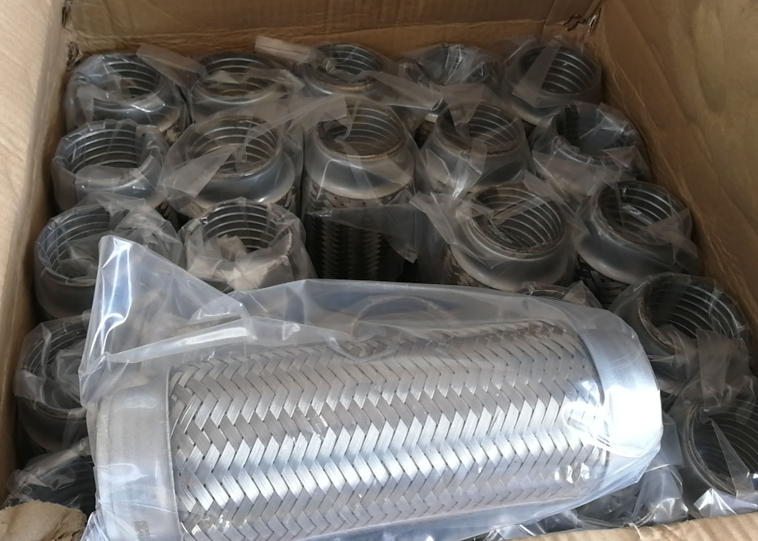 51mm Overall Length 300mm 2 Inch Braided Stainless Steel Flex Exhaust Pipe
