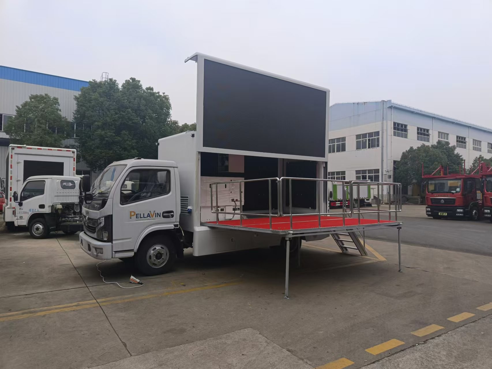 Led Mobile Advertising Vehicle 1500ml Replacement 3 Sides P4 Led Advertising Promotion Truck