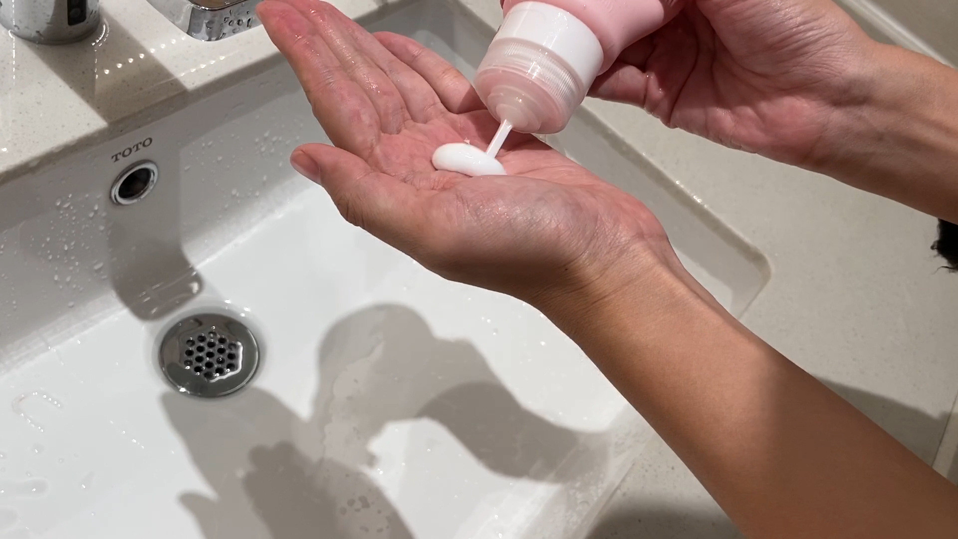 Storage Container Style Silicone Makeup Sponge Holder for Easy Cleaning