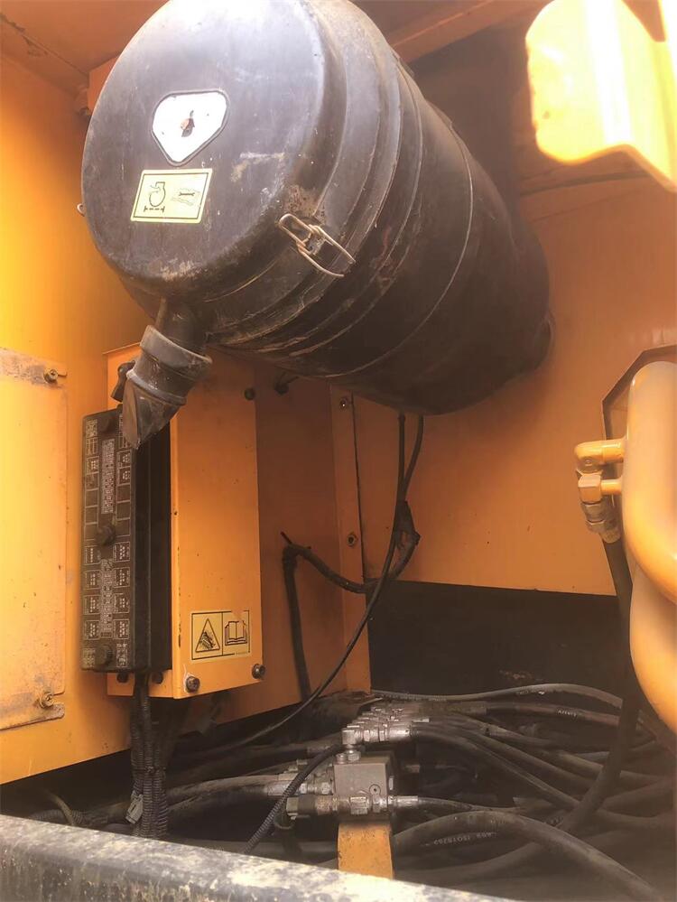 Shanghai's Best Deal Original Used Hyundai 300 Excavator with 29700KG Operating Weight