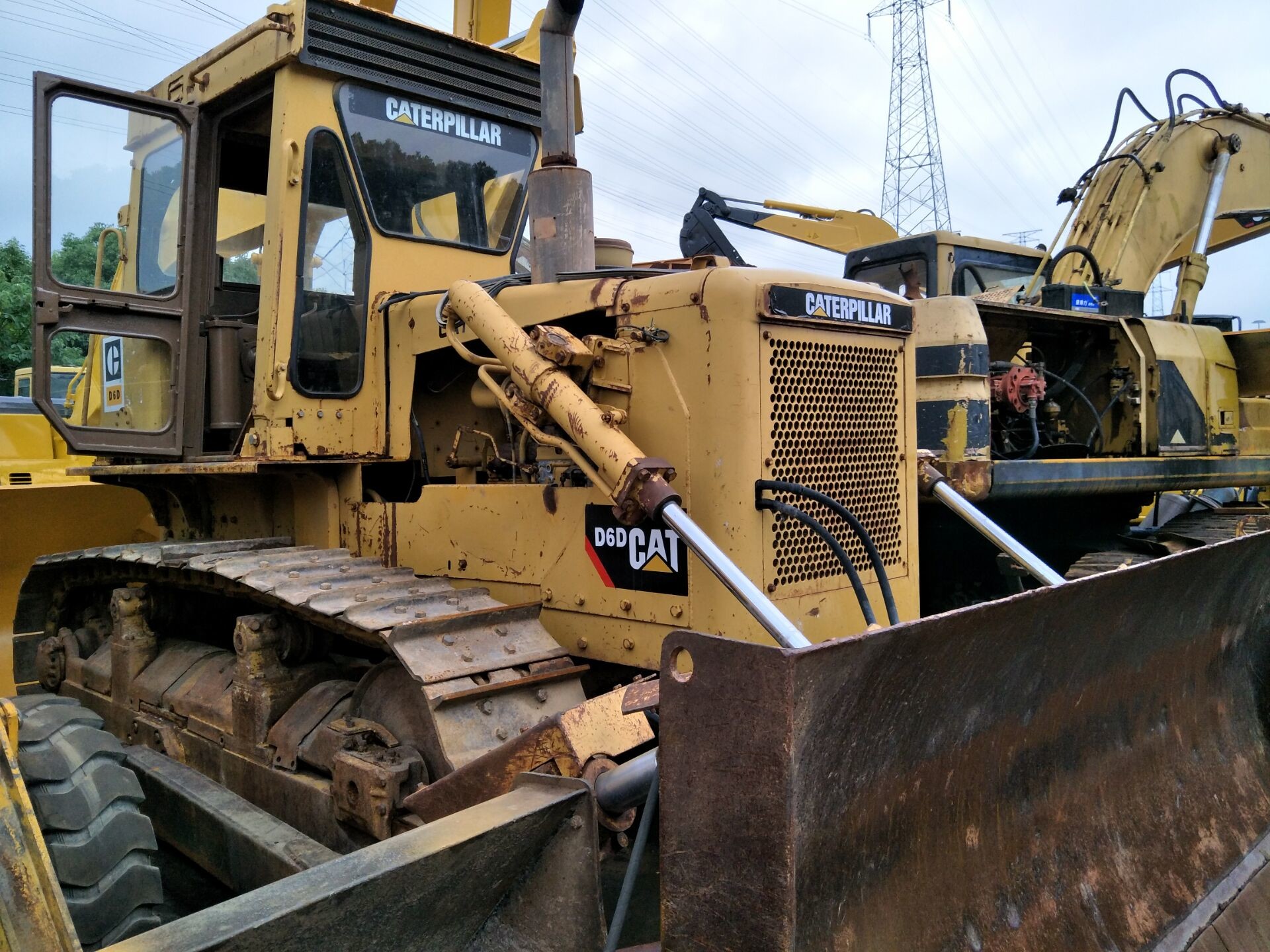 Japan Made CAT D6D D6G D6H D7H D7G Used Crawler Bulldozer Dozer For Sale