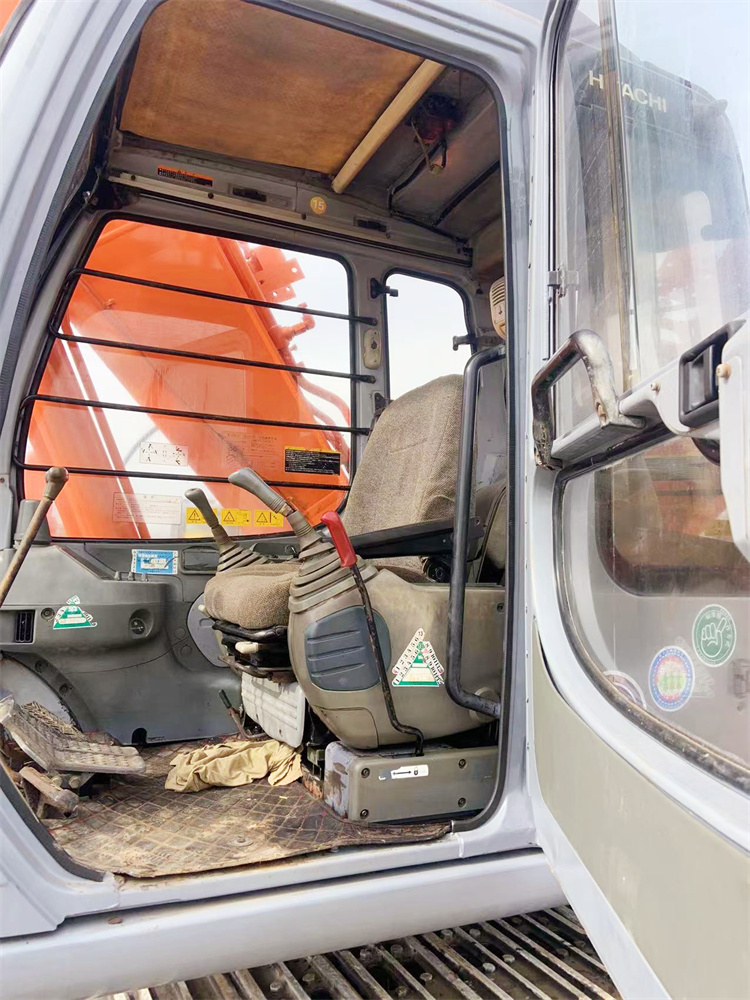 122 KW Hitachi EX210 Excavator with 4600 Working Hours and Good Condition from Japan