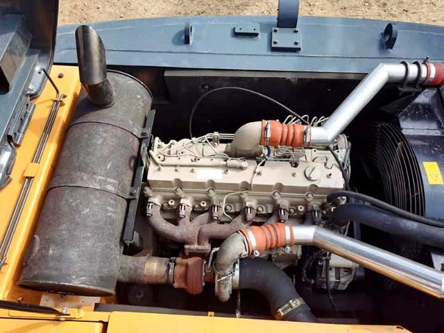 Hyundai R275vs Excavator Engine