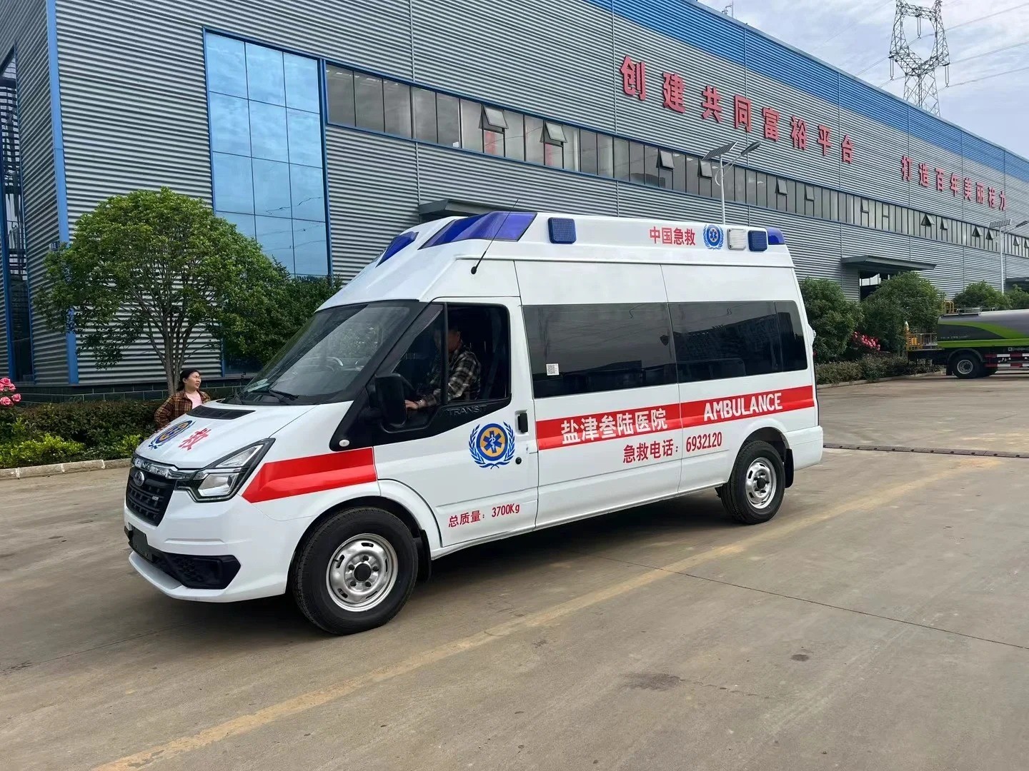 FORD High Roof Ambulance Multi-Function Monitoring Ambulance