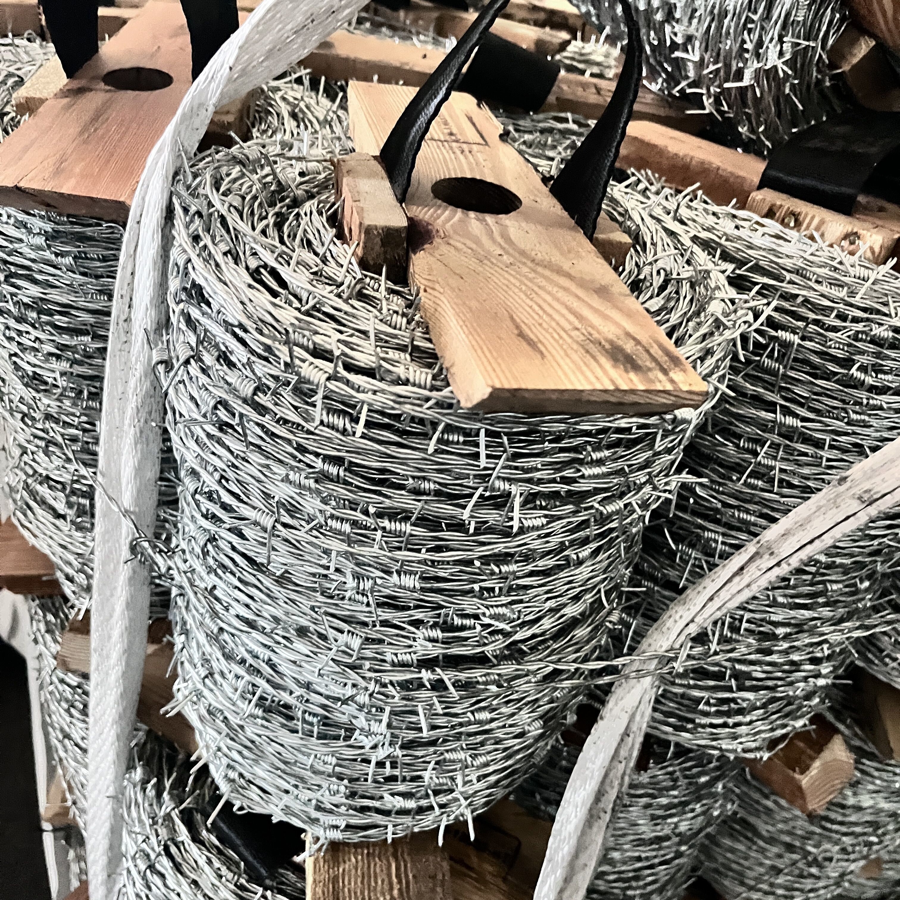 Spiral Barbed Wire Defensive Galvanized Barbed Wire Installation Security Fence