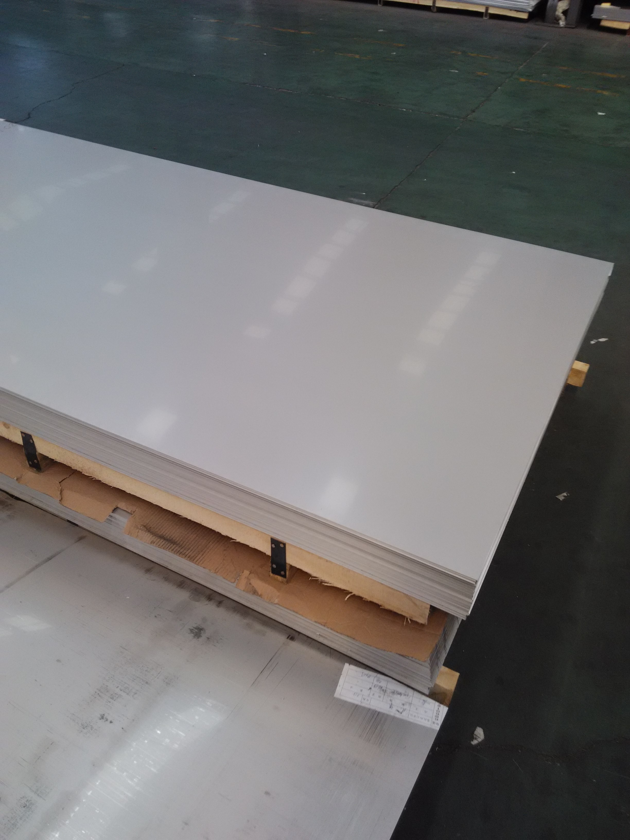 300 Series AISI 304 ASTM A240 Standard Stainless Steel Sheet 1000-2000mm Width 2B Surface