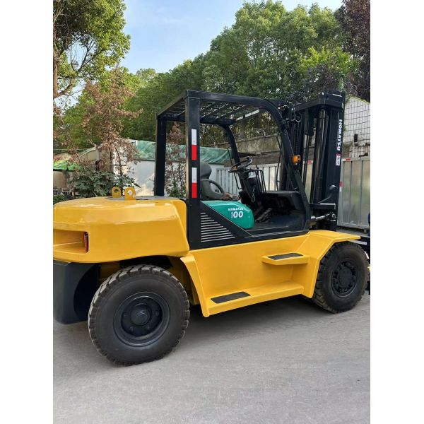 Used Komatsu FD100 Diesel Forklift 10 Tons Capability Solid Tires 3m Fork Height Excellent Performance