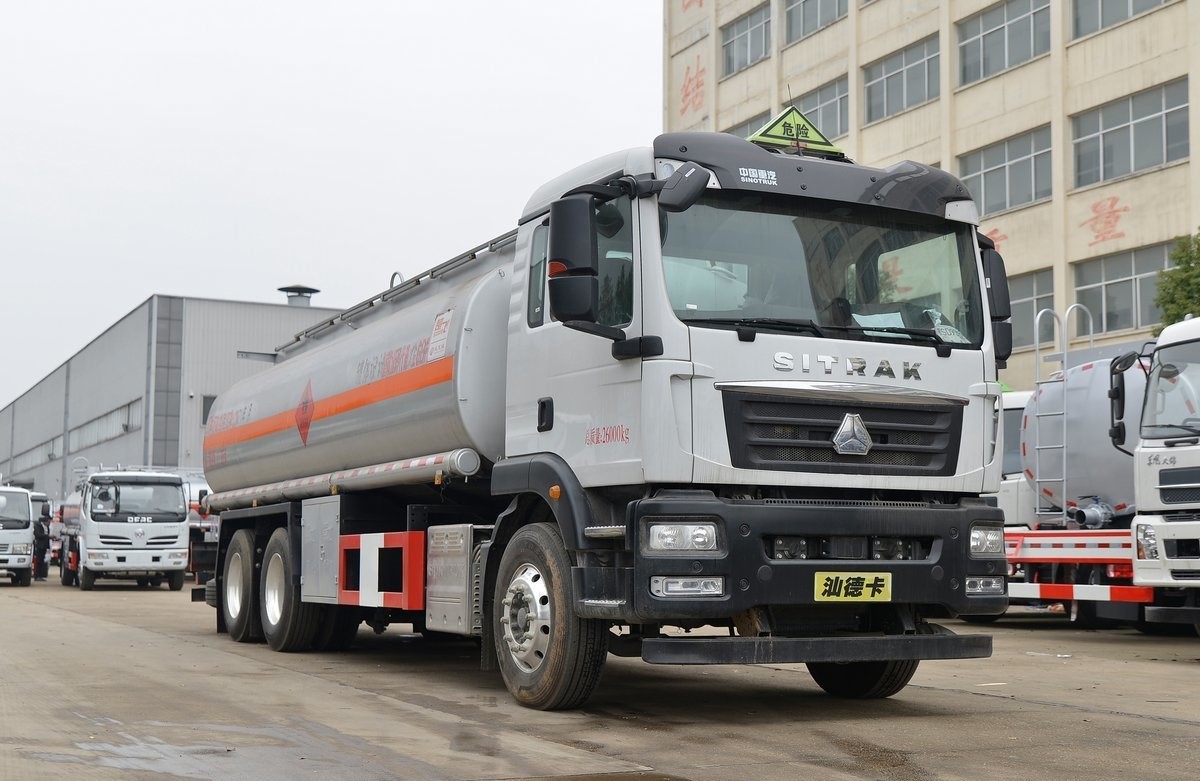Howo Dongfeng Chassis Oil Tank Truck for Diverse Petroleum Transportation Requirements