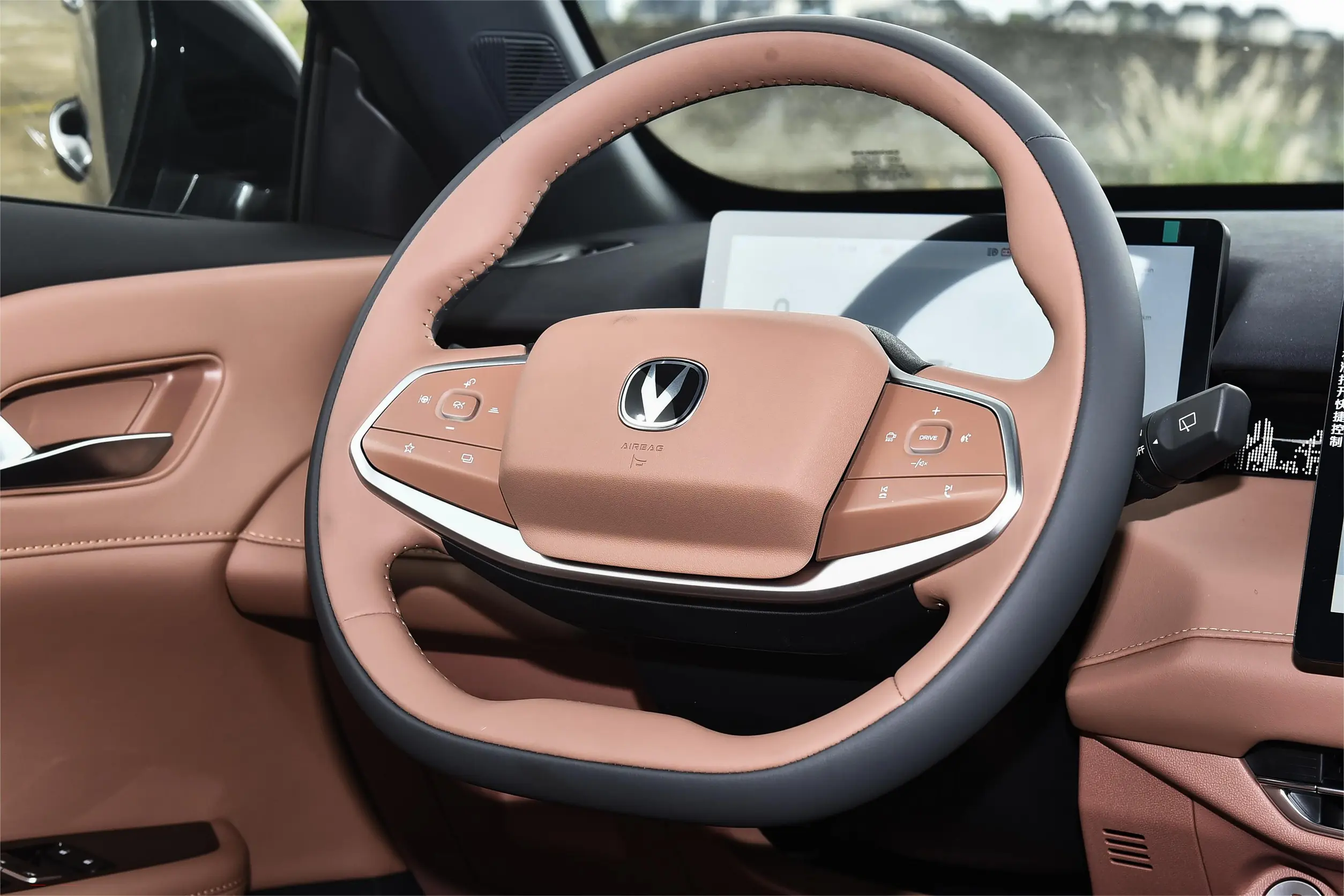2025 Changan UNI-Z 1.5T DCT Prestige Model Gasoline SUV with 188hp FWD LHD R19 Maximum speed 200 Tire Size