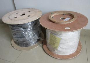 Indoor Bow - type 4 Core fiber Optical FTTH Drop Cable Figure - 8 GJXFH 2km / Drum