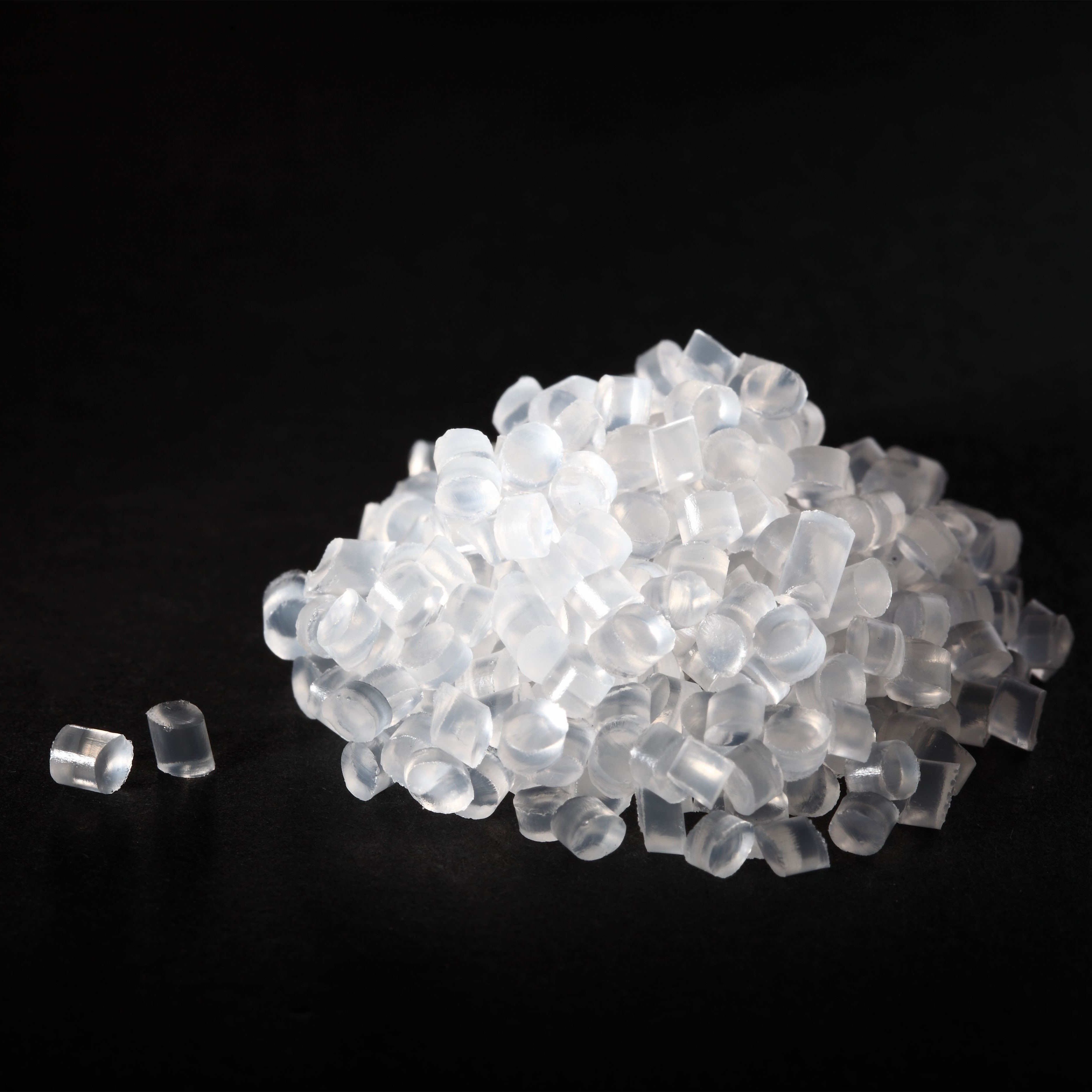 Injection Molding TPE Pellet Materials Semi-transparent 20A-50A Elastomer with Good Hand Feel and Easy Color