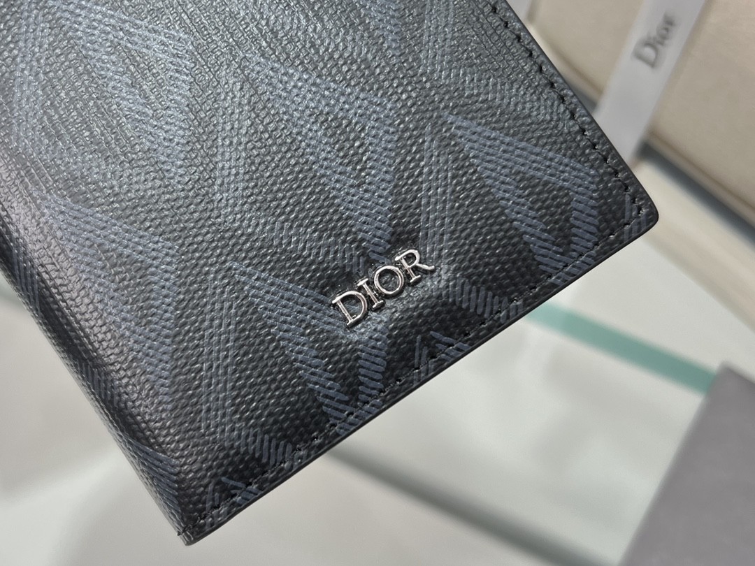 Embossed Vertical CD Christian Dior Mens Wallet Diamond Zippered