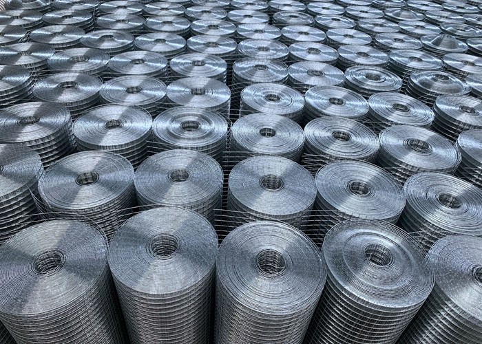 Galvanized Welded Mesh,opening 1"-4",Diameter 1.5mm-3.0mm,in rolls for construction industry