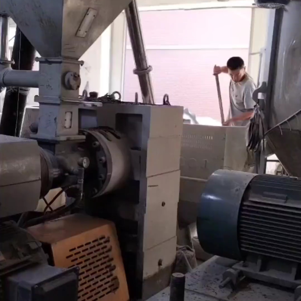 1.8M Second Hand Extrusion Machine 110kw Double Core Filter Flat Yarn Stretching Machine