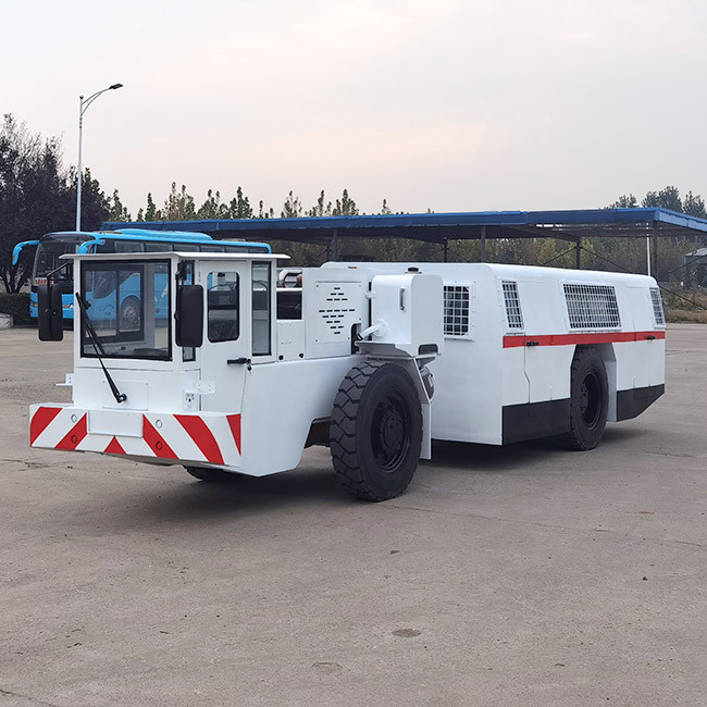 Crew Transporter Underground Personnel Carriers 19 Seats Four Wheel Drive