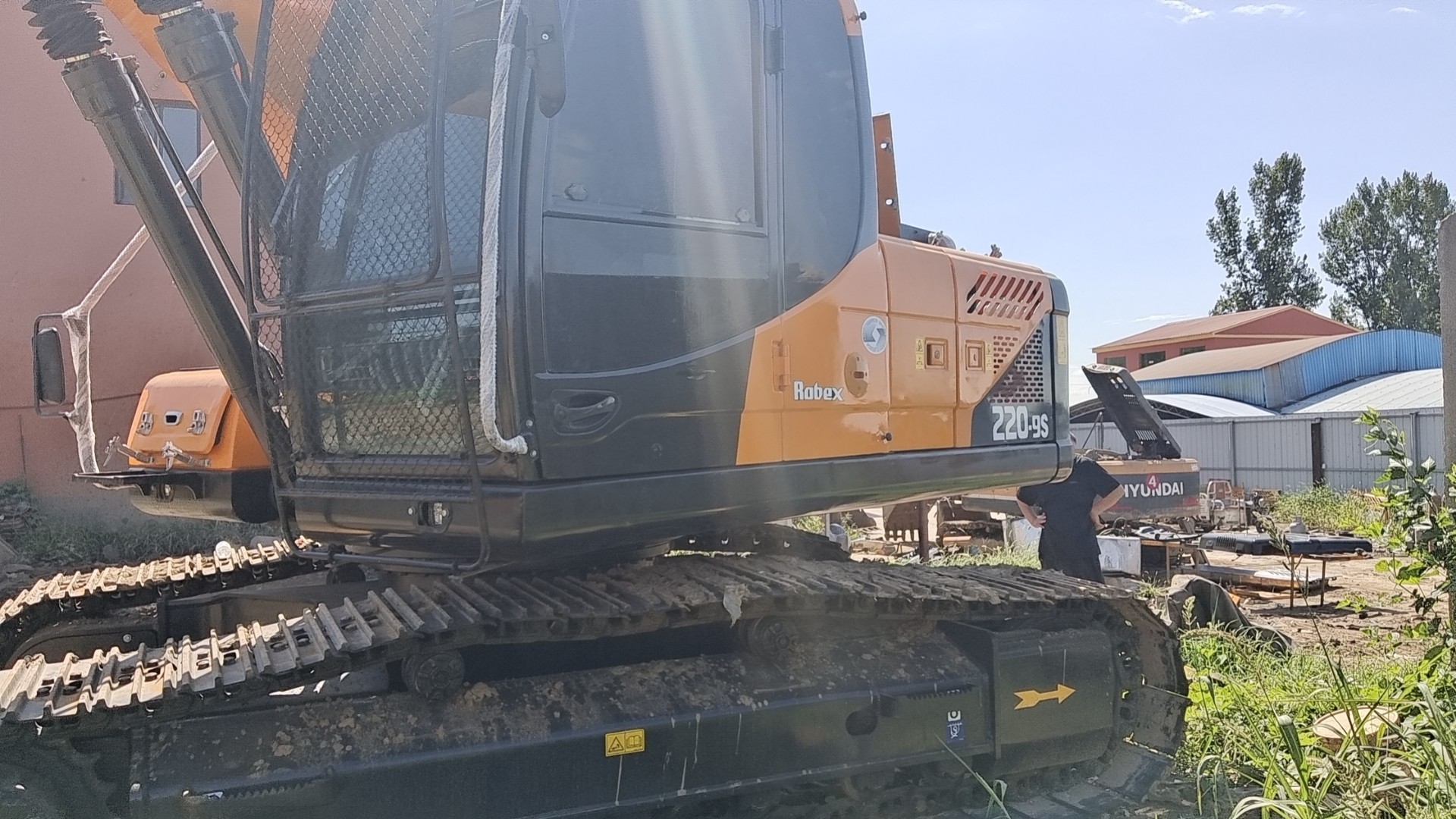 22 Ton Hyundai 220-9s Excavator Is Equipped With A Cummins Engine
