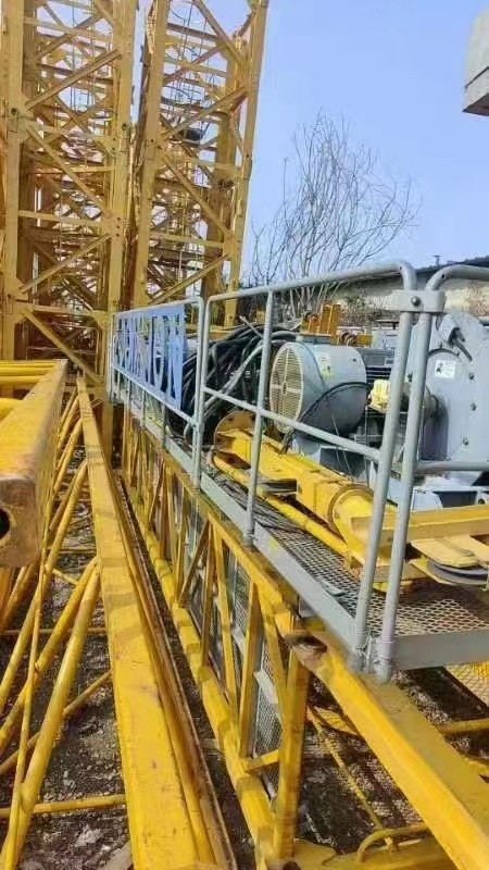 Zoomlion Used Tower Crane (7020-12) , Which Can Lift up to 12 Tons at The End