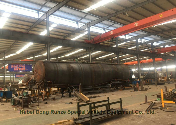 Tri Axle Tank Semi Trailer For Cement Bulk Powder Carry High Loading Capacity