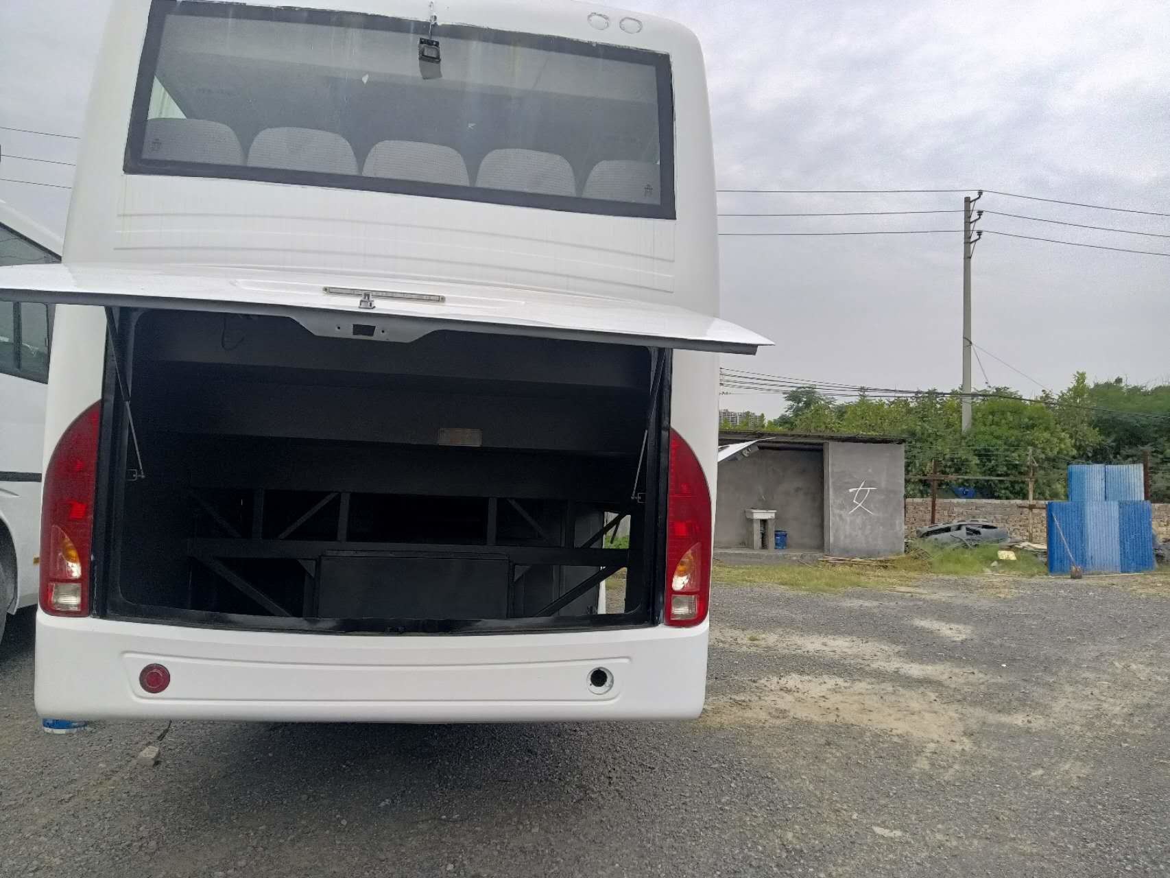 Right Hand Drive Yutong Bus Zk6116d F11 Used Front Engine Bus 53seats Two Doors Silding Window