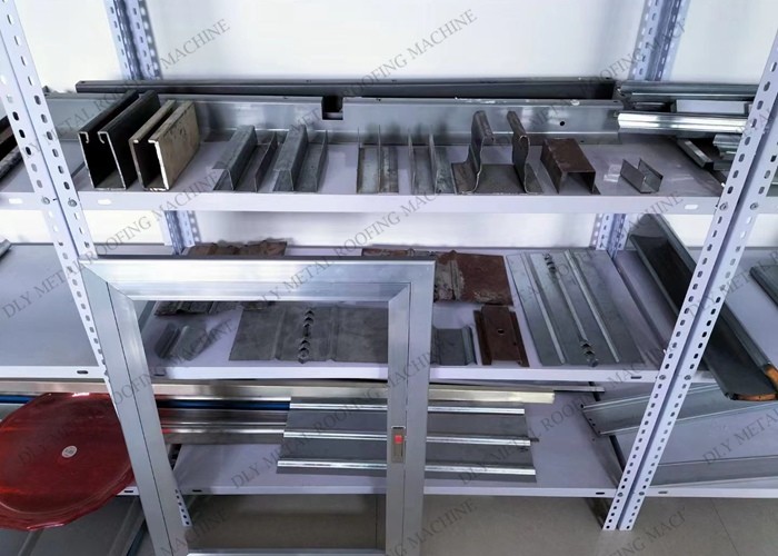 3500kg Omega Shape Forming Machine 3P C Stud Roll Forming Equipment