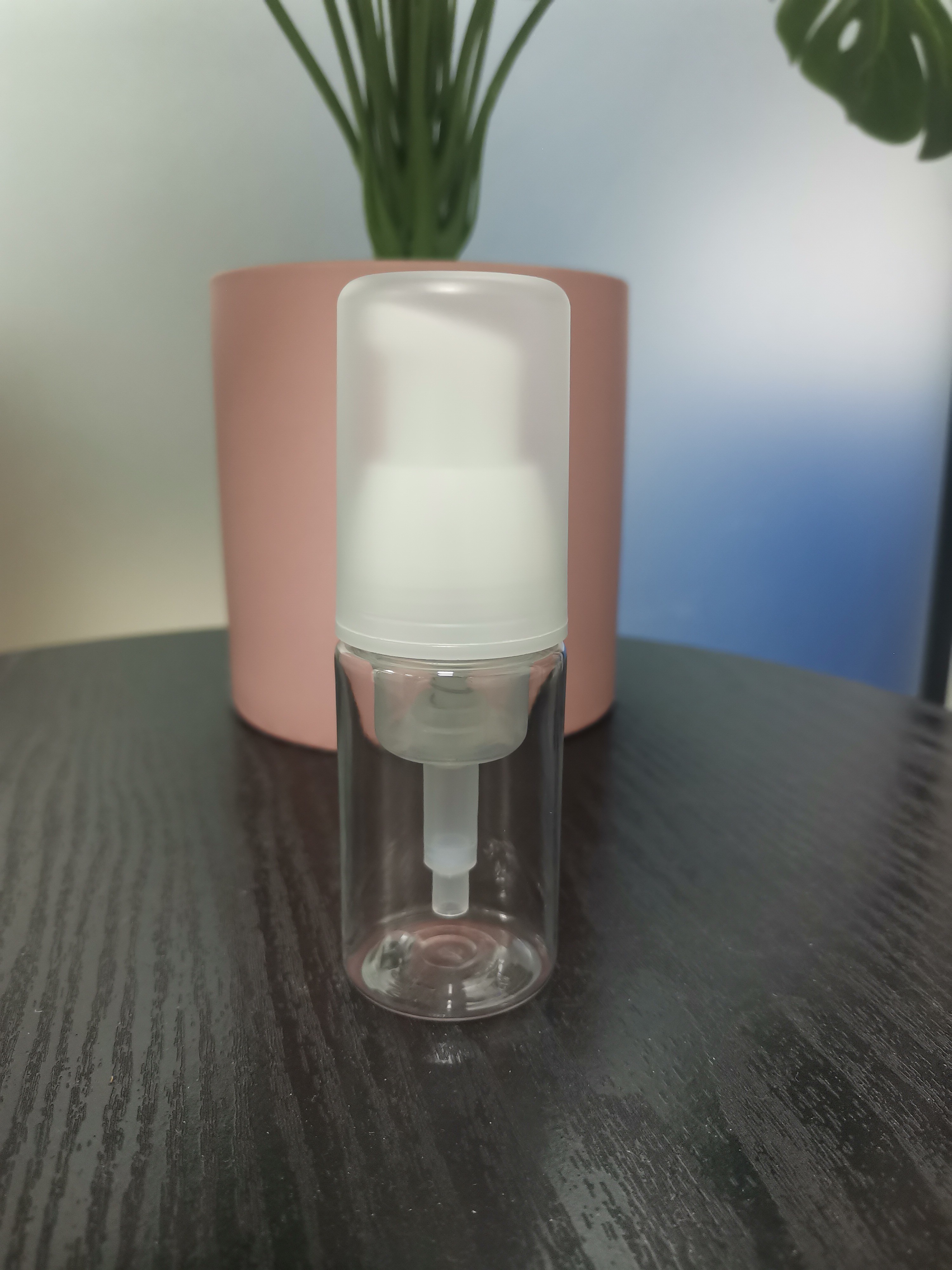 Customizable Pantone Color Smooth Foam Pump Dispenser For 30mm Bottle Transparent Matt