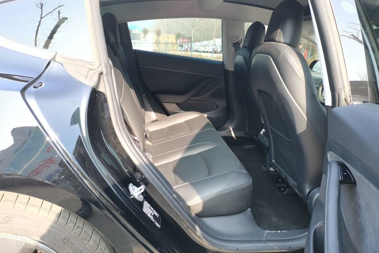 New Energy Battery Power Clean Energy High Speed 225km/H Electric Car
