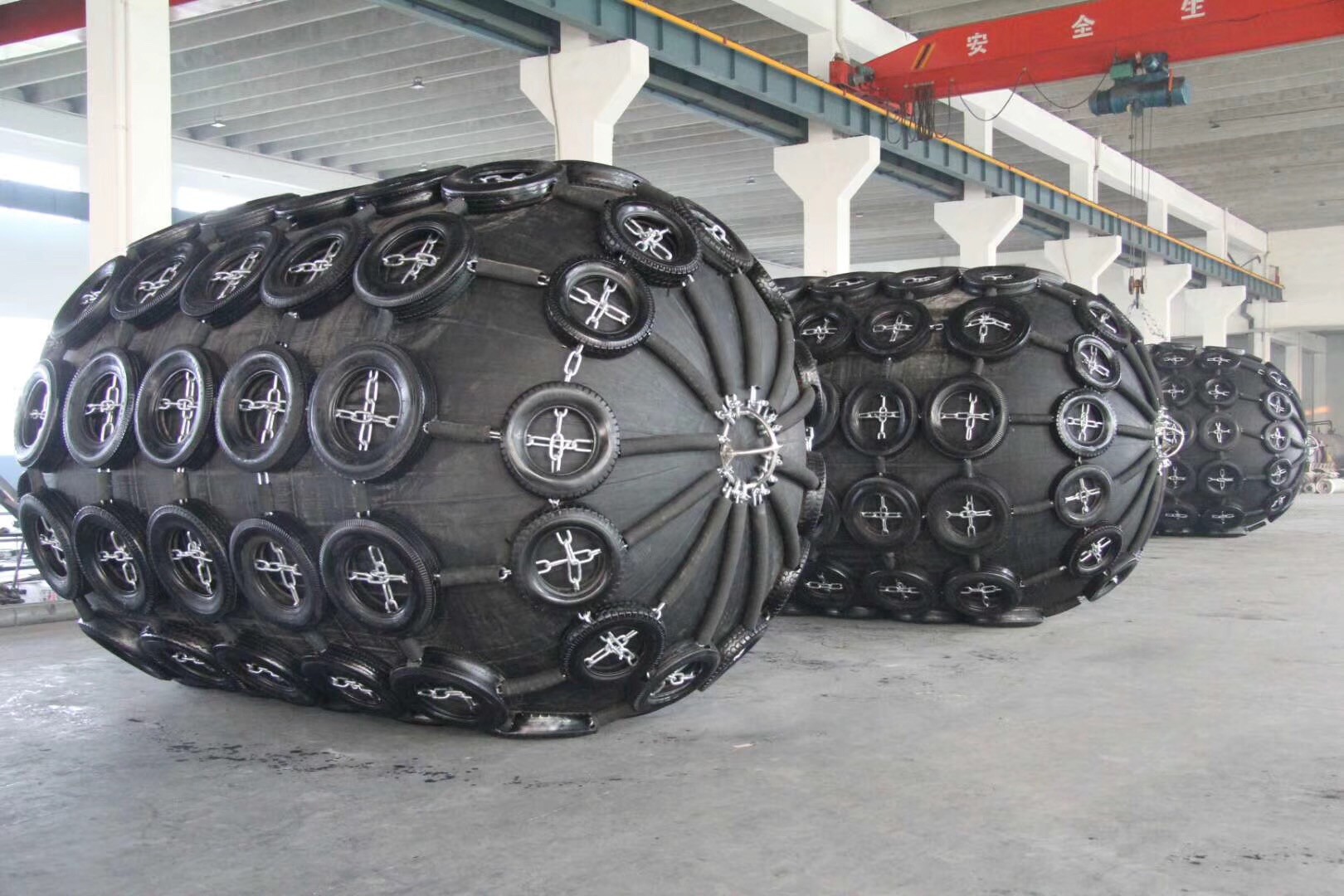 Pneumatic Marine Fender With Harnessing