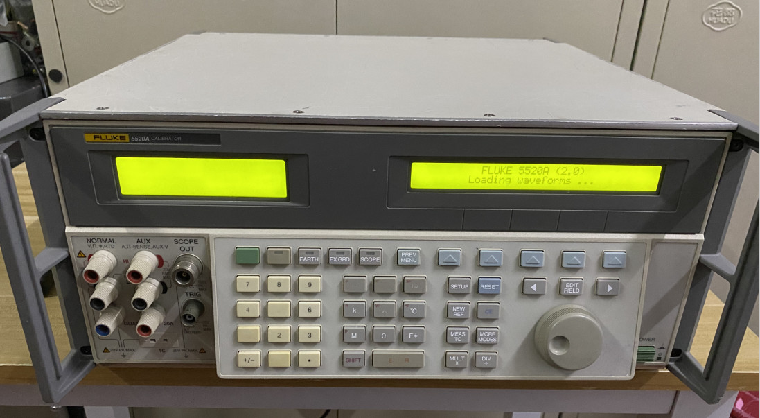Recycle Portable RS-232 Multi Function Calibrator Bench Multimeters Fluke 5520A