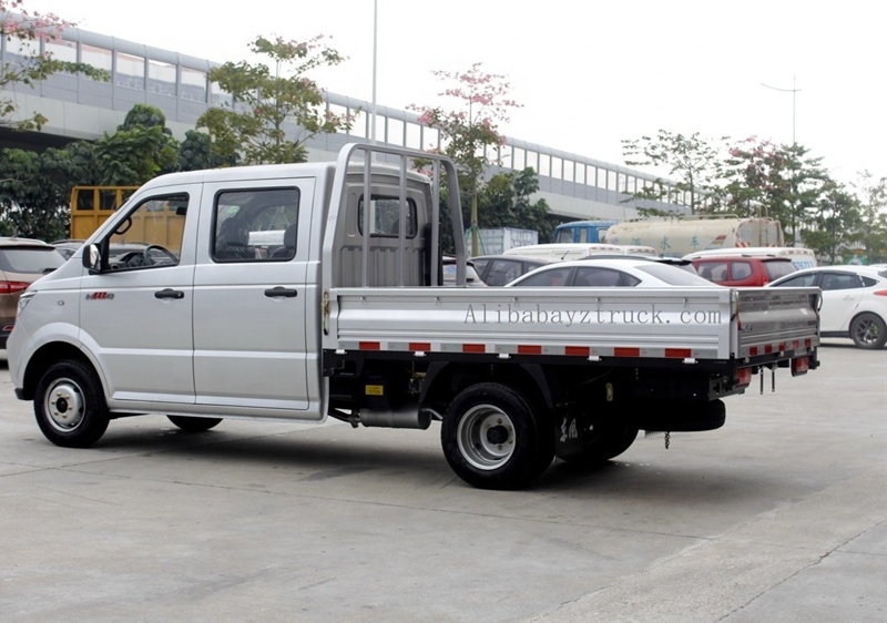 Dongfeng 4x2 3.5T Fence Double Row Logistics Lorry with Automatic Air Conditioner
