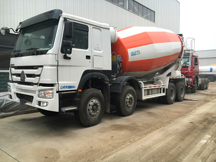 371HP 8X4 12 Wheels Concrete Mixer Truck
