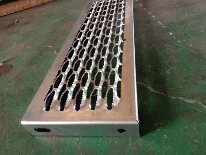 Thickness 2.0-4.0mm Grip Strut Plank Grating Diamond Plank Grating Slip Resistance