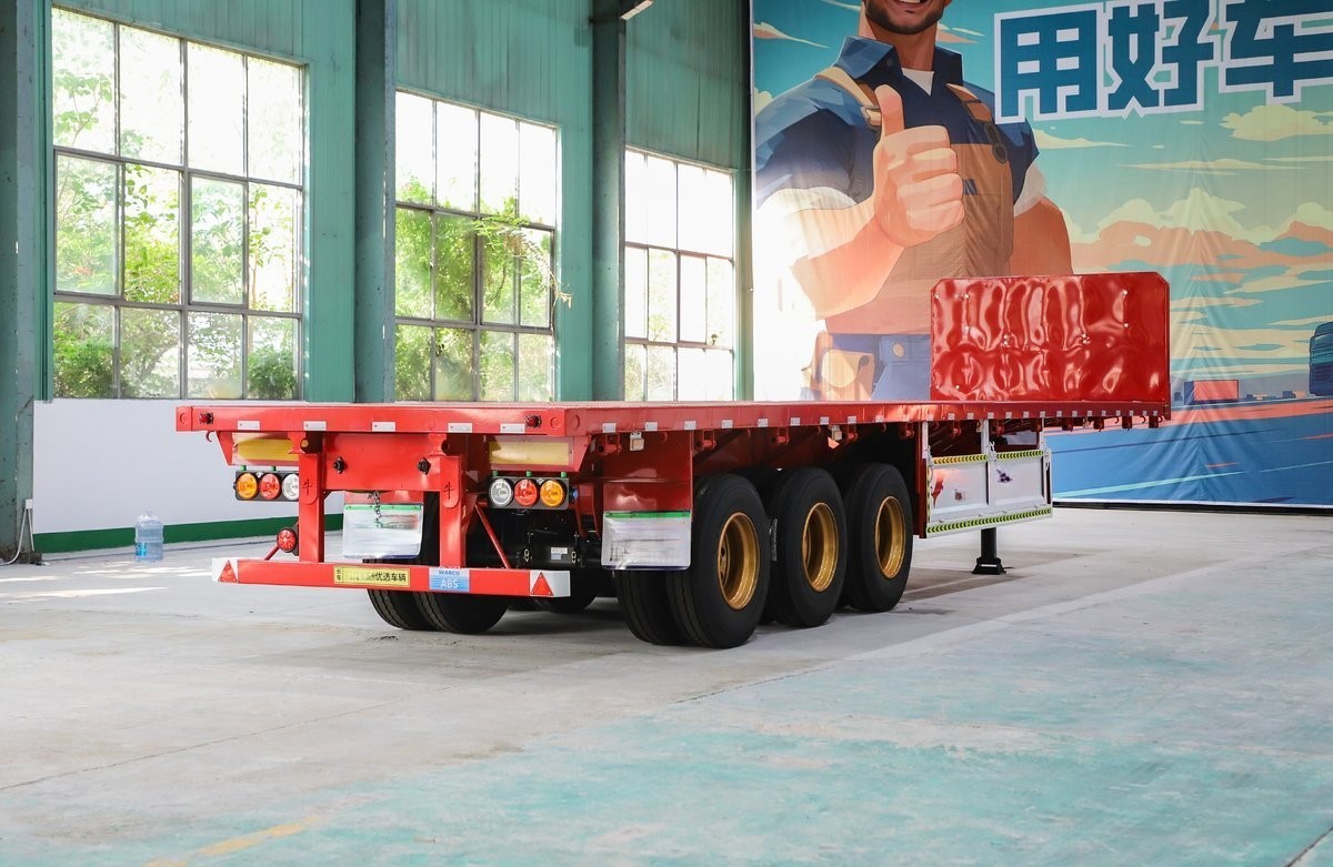 Sturdy 80t Removable Lowbed Truck Trailer For Excavator And Machinery Transport