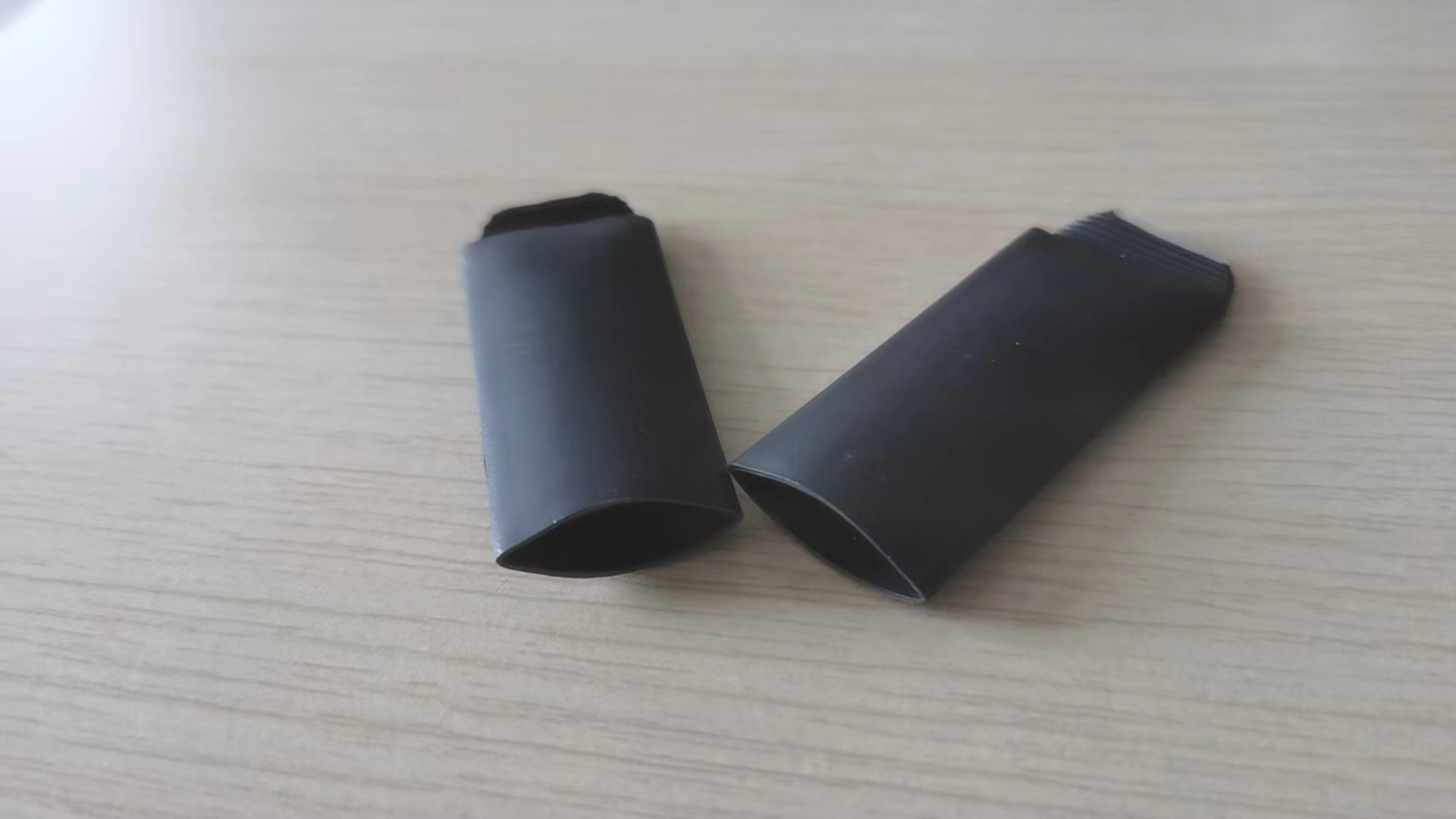 10mm-250mm Heat Shrink End Caps Dielectric Strength 15 KV/Mm Heat Shrink Wire End Caps