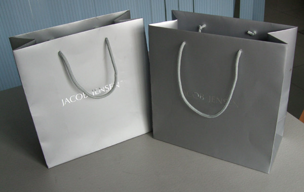 Hand made customized retail paper shopping bag with cotton handle