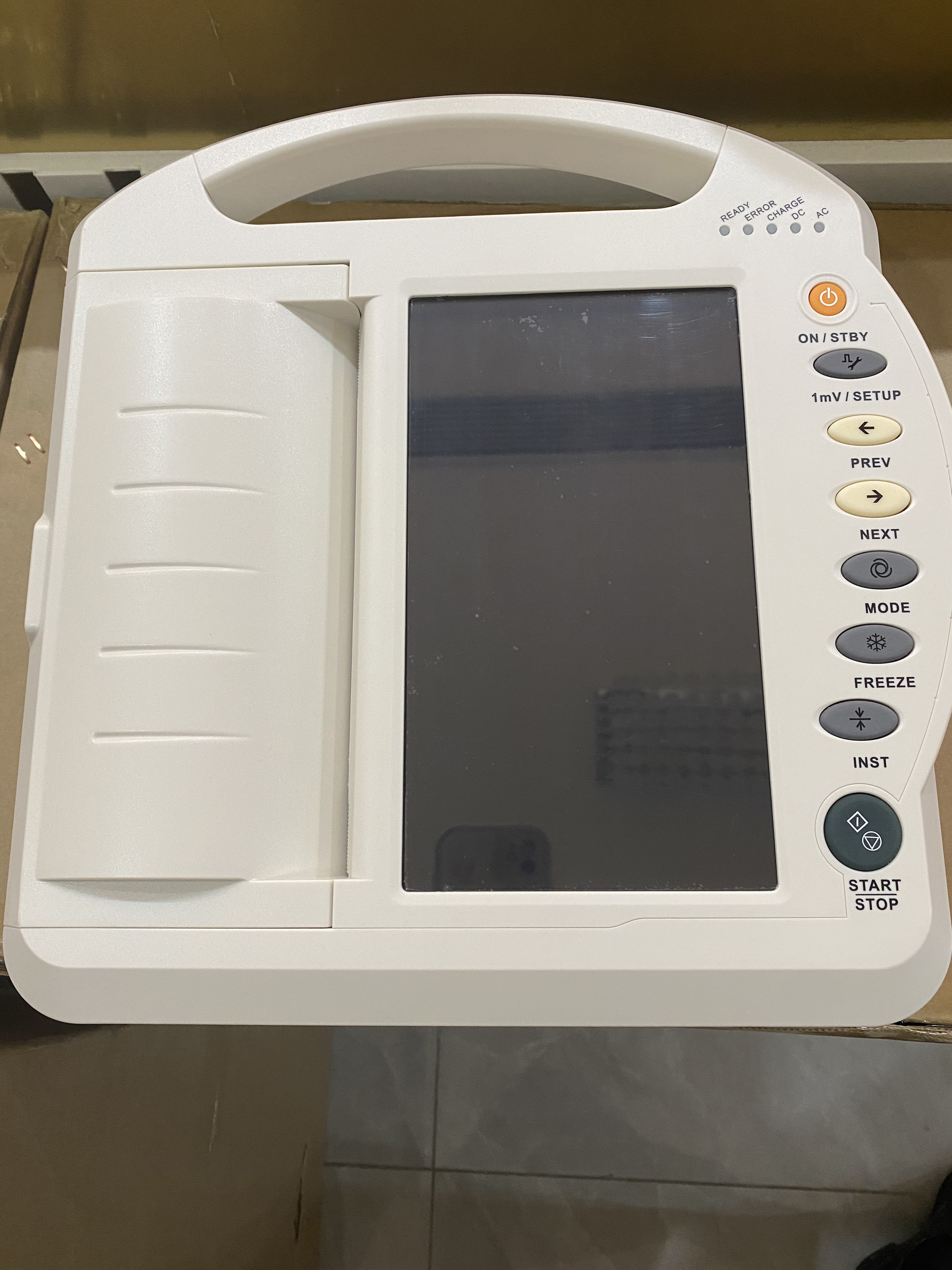 High Resolution Digital 12 Channel Portable ECG Machine With LCD Display