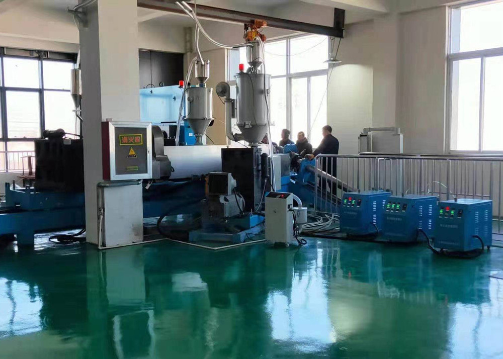 XLPE 6-35 Kv 3 Layer Extruder Extrusion CCV Line