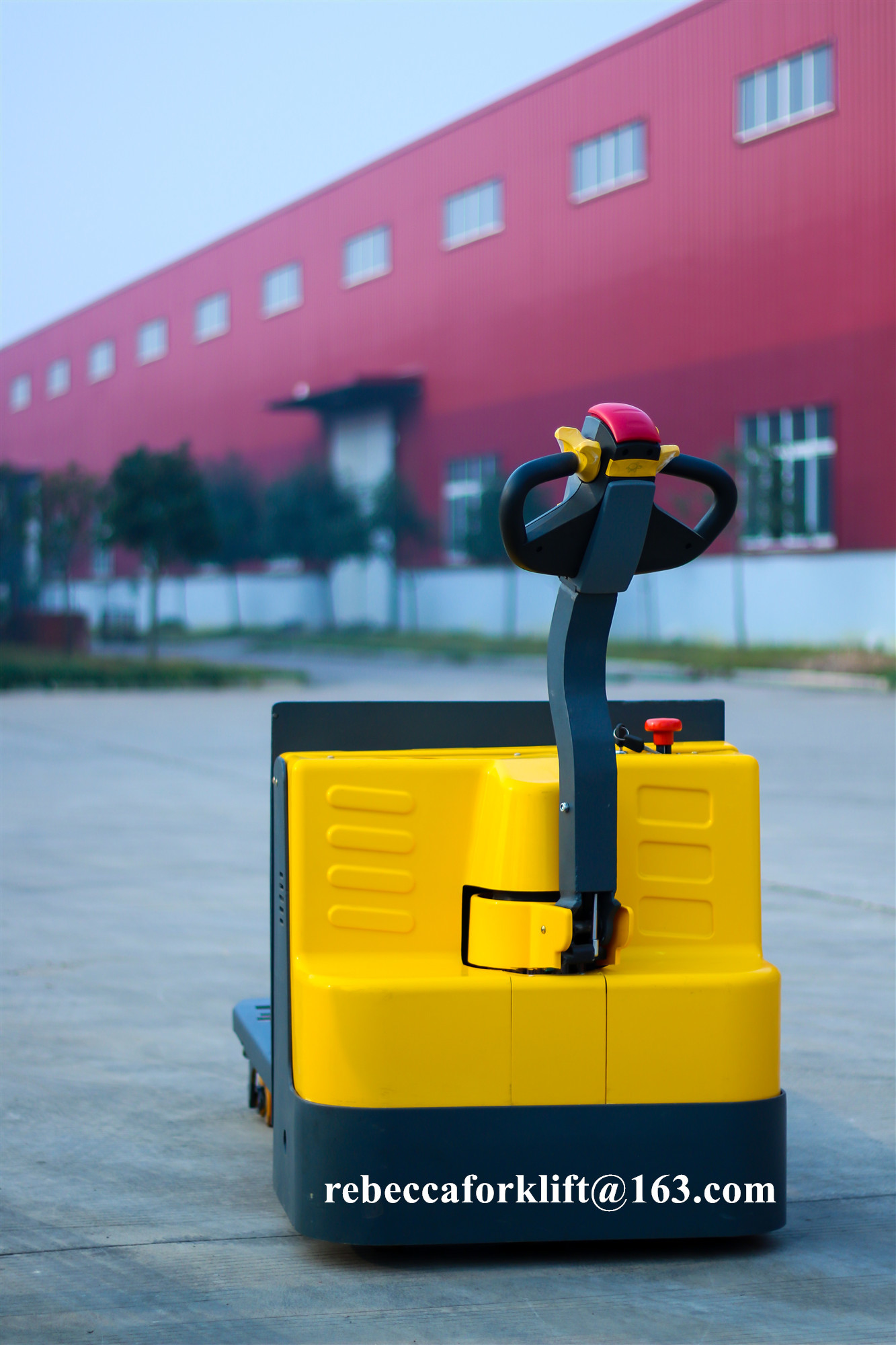 Small Industrial Pallet Truck With Battery 1500kg Good Security Protection