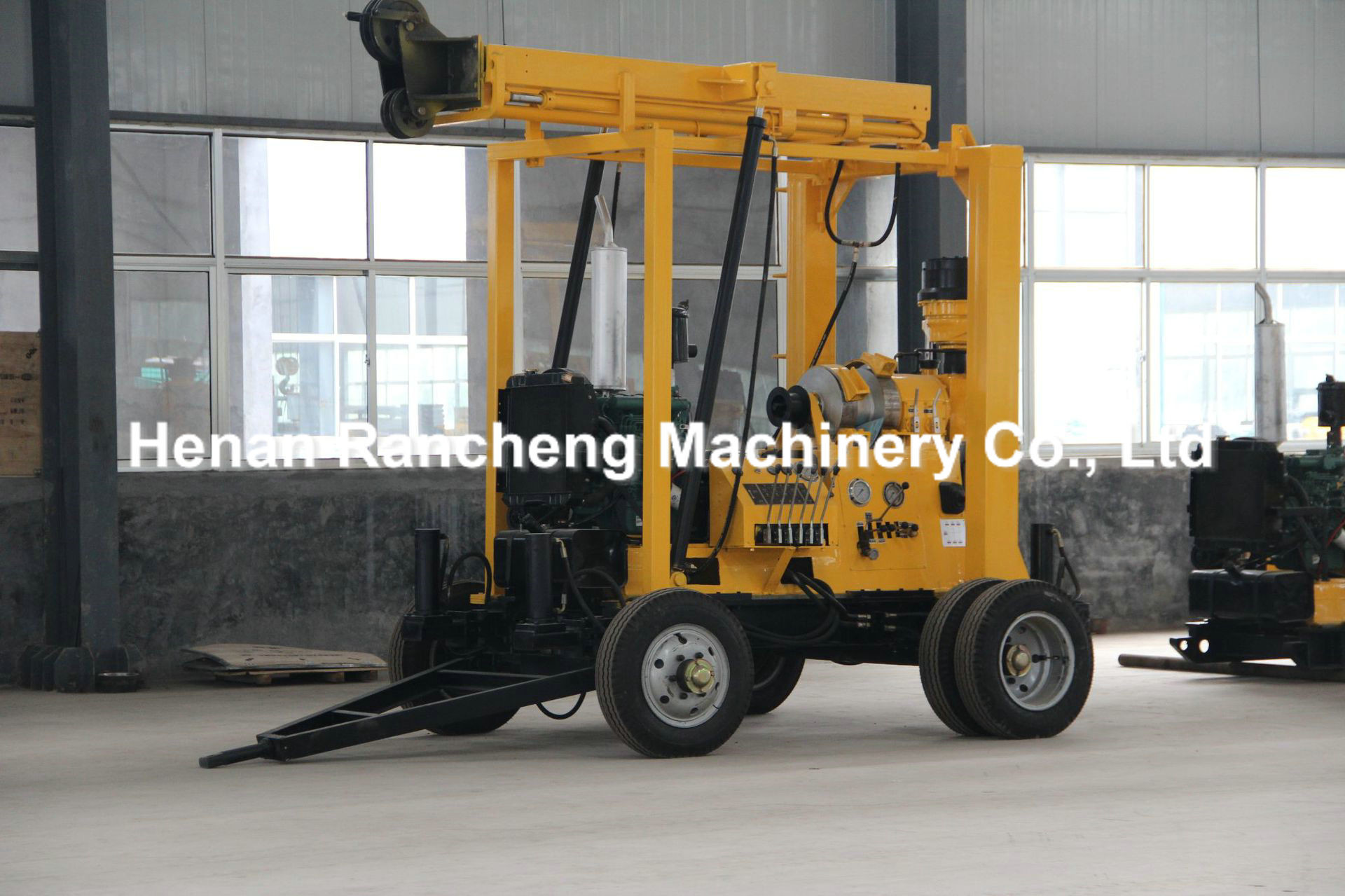 Wheeled Borehole Drilling Machine 51HP Diesel Engine Borehole Drilling Rig 1600kg