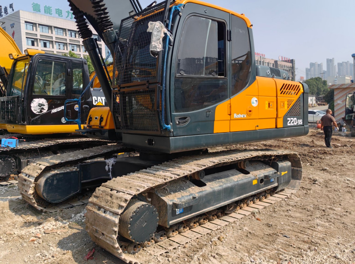 Korea Brand Hyundai 220LC Used Crawler Excavators Heavy Duty 22T Digger Machine