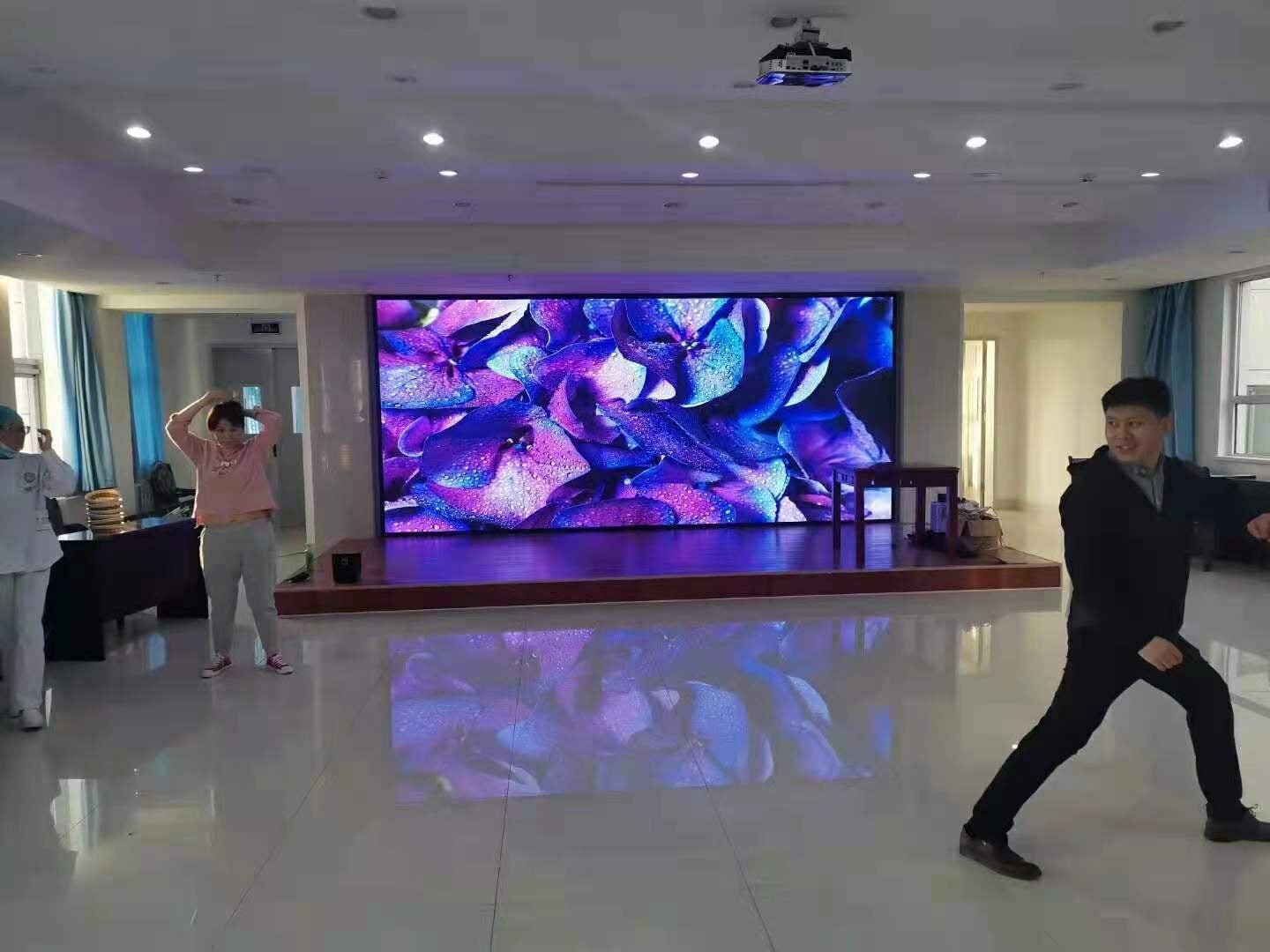 Indoor Full Color HD P4.81 Rental LED Screen Display 500x1000mm For Activities