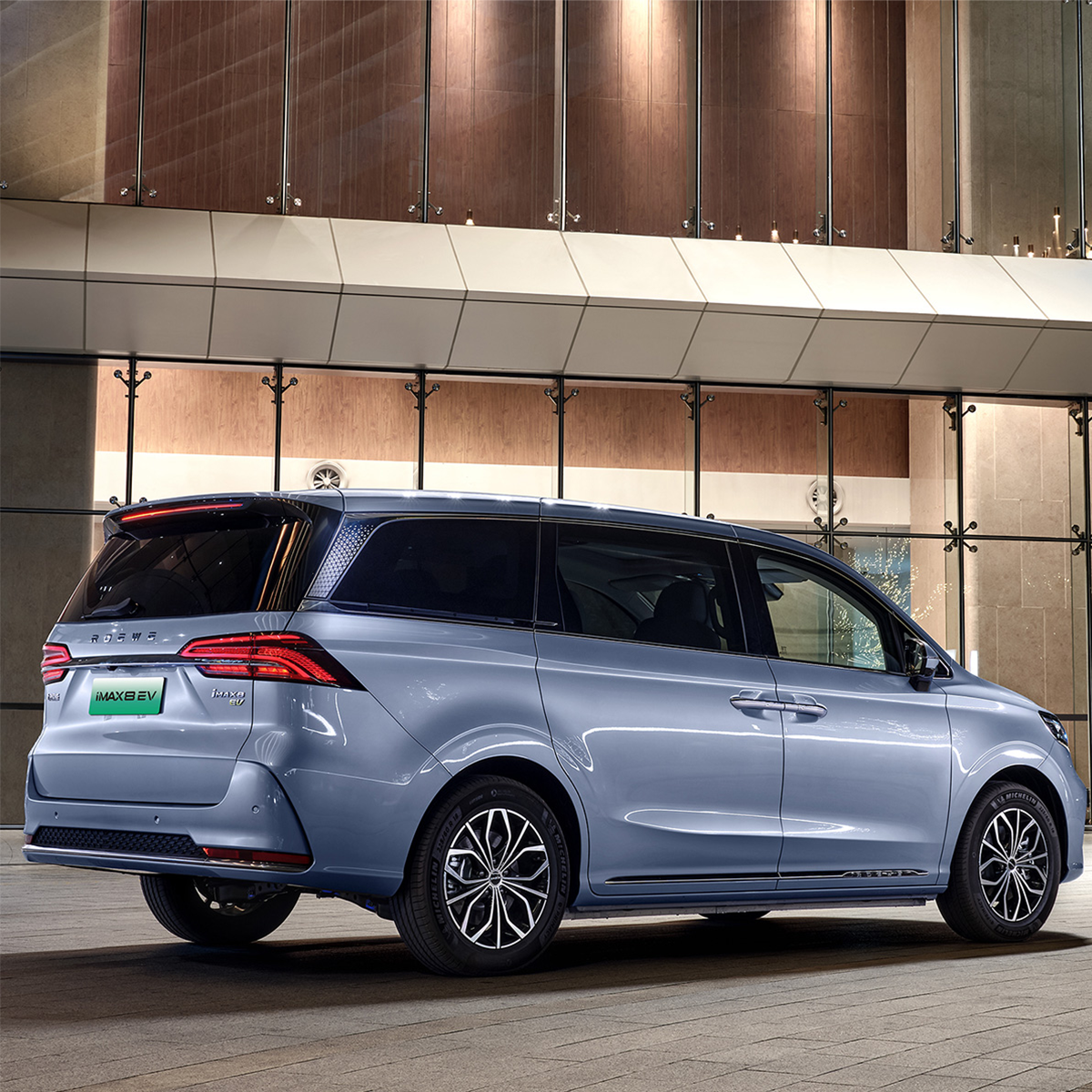 3000 MM WHEELBASE ROEWE IMAX8 EV Electric Cars 7 Seats Fast Charging Long Range for Environmentally-Friendly Travel